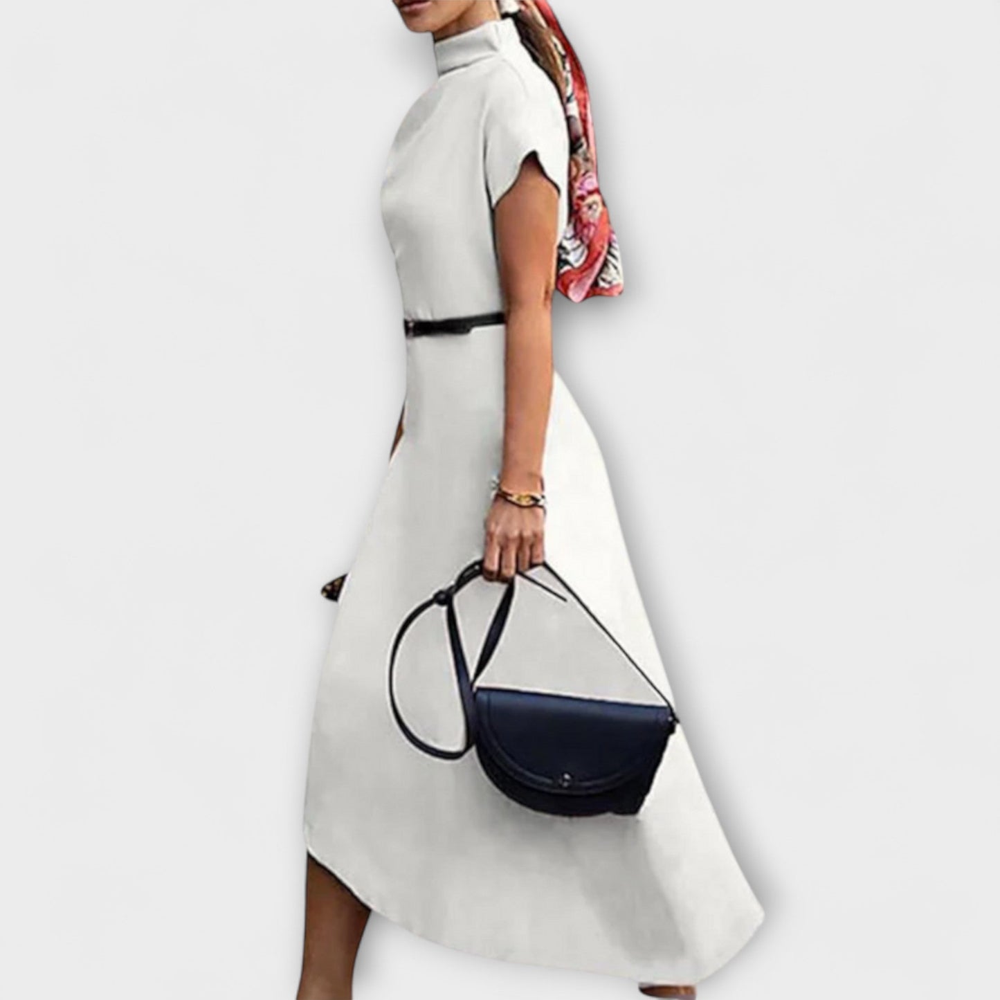 Amelia - Chic Asymmetrisk Urban Klänning för Alla Tillfällen