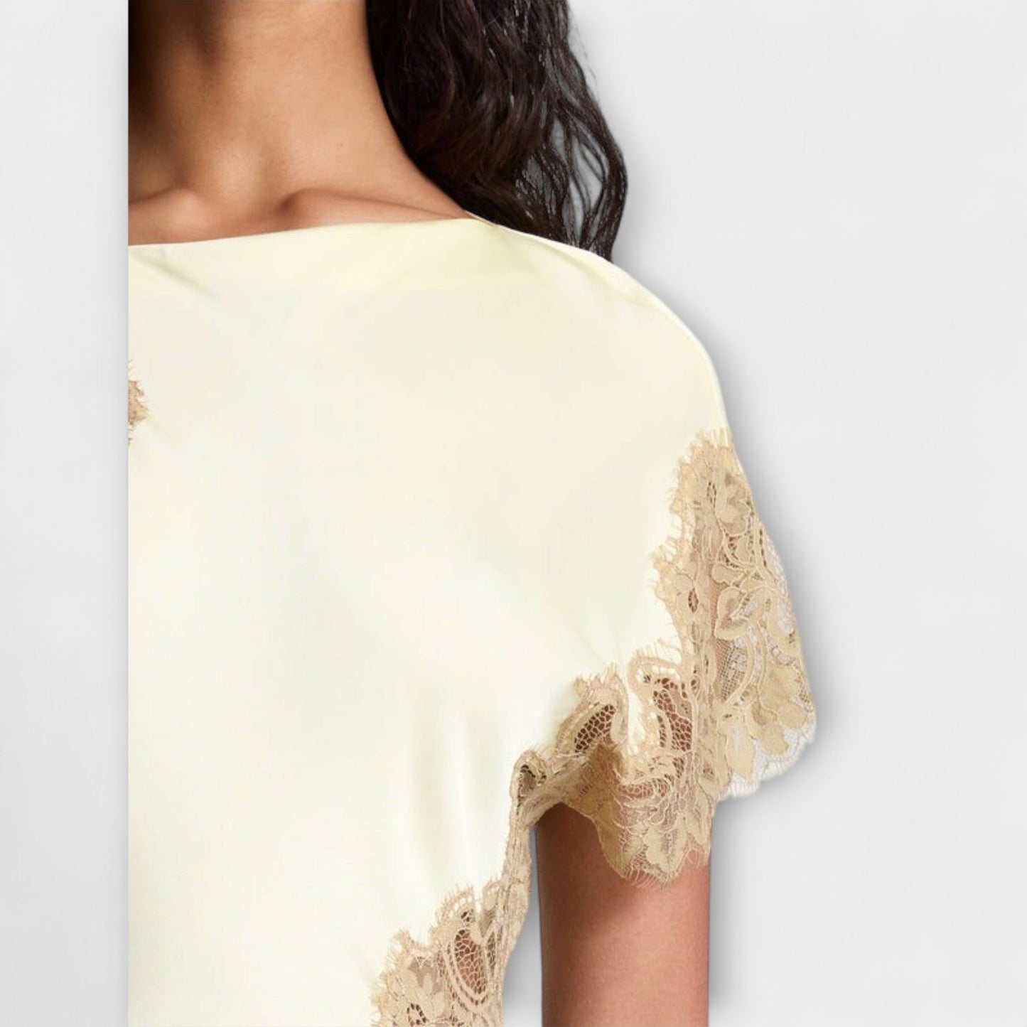 Margaret - Satin- och spetsmaxiklänning för speciella tillfällen