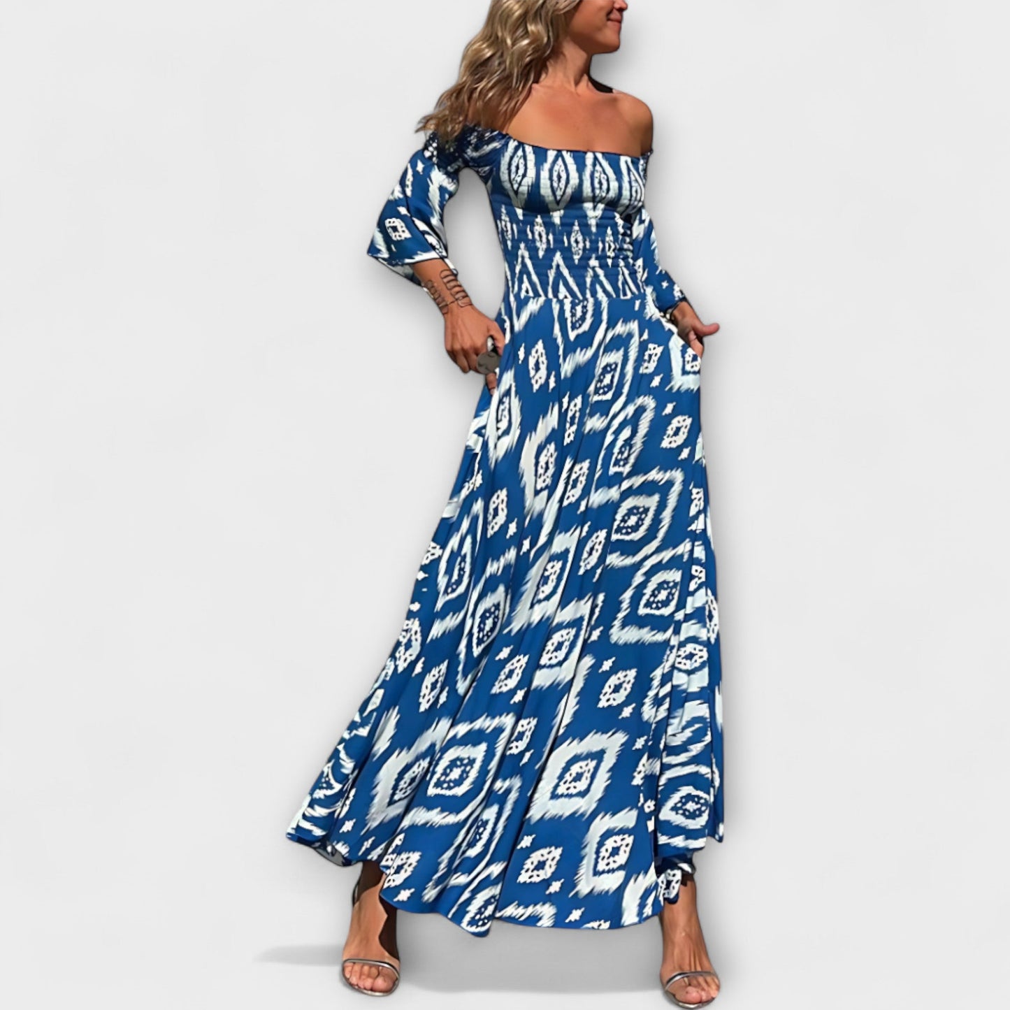 Havsinspirerad Off-Shoulder Klänning för Stranddagar