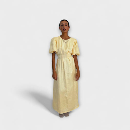 Josephine - Luftig Smörgul Maxi Klänning för Sommar Evenemang