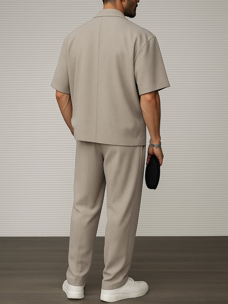 Mans kortärmad blazer och byxensemble för formella och sociala evenemang