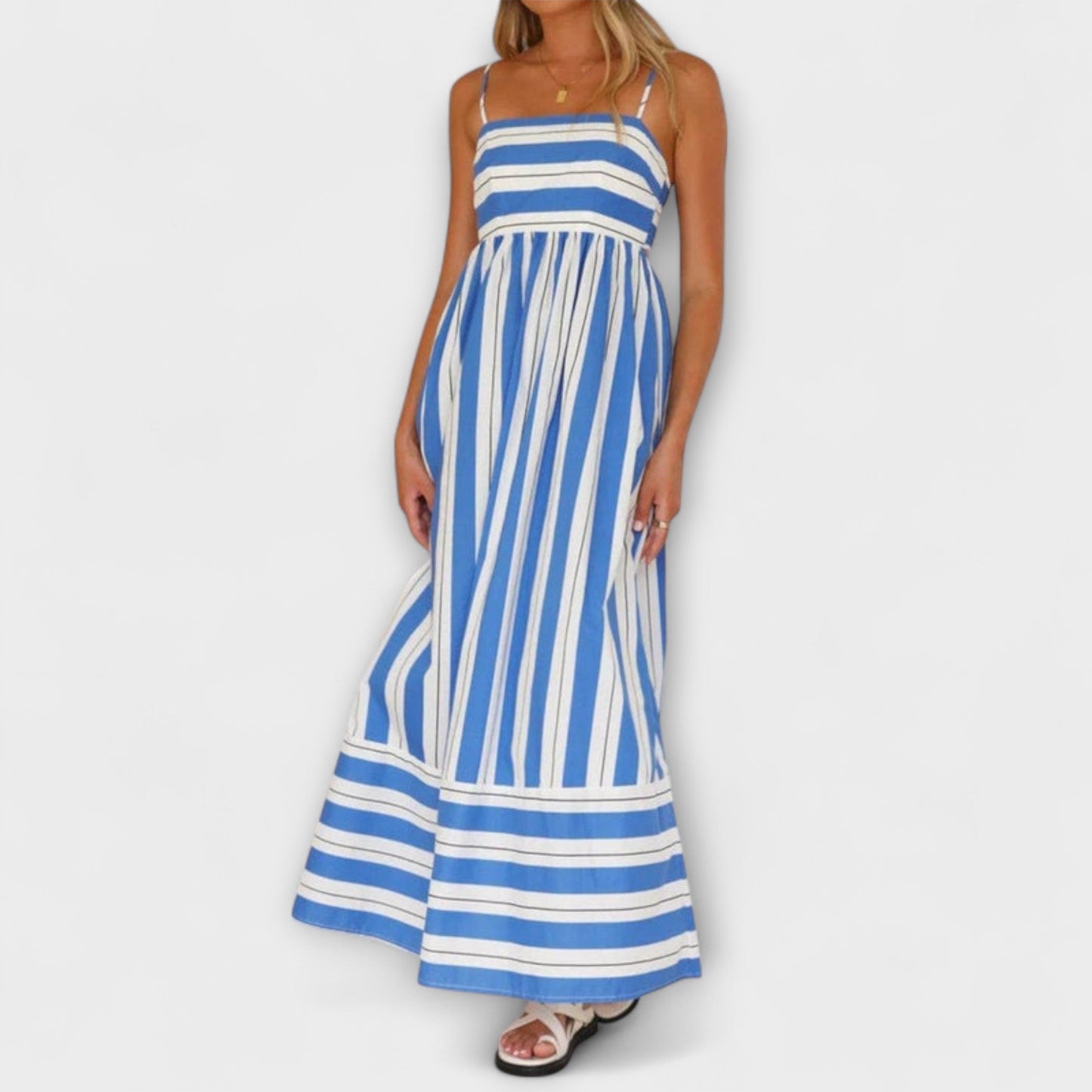 Chic Maxi Klänning i Bare Bloom för Alla Tillfällen