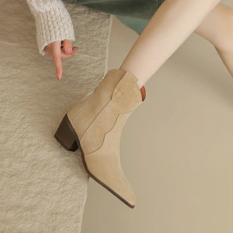 Sadie - Chic Västerländska Ankelstövlar för Alla Tillfällen