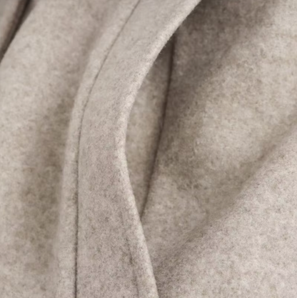 Chic Beige Dubbelknäppt Trench Coat med Fuskpälskrage för Stilsäkra Utflykter