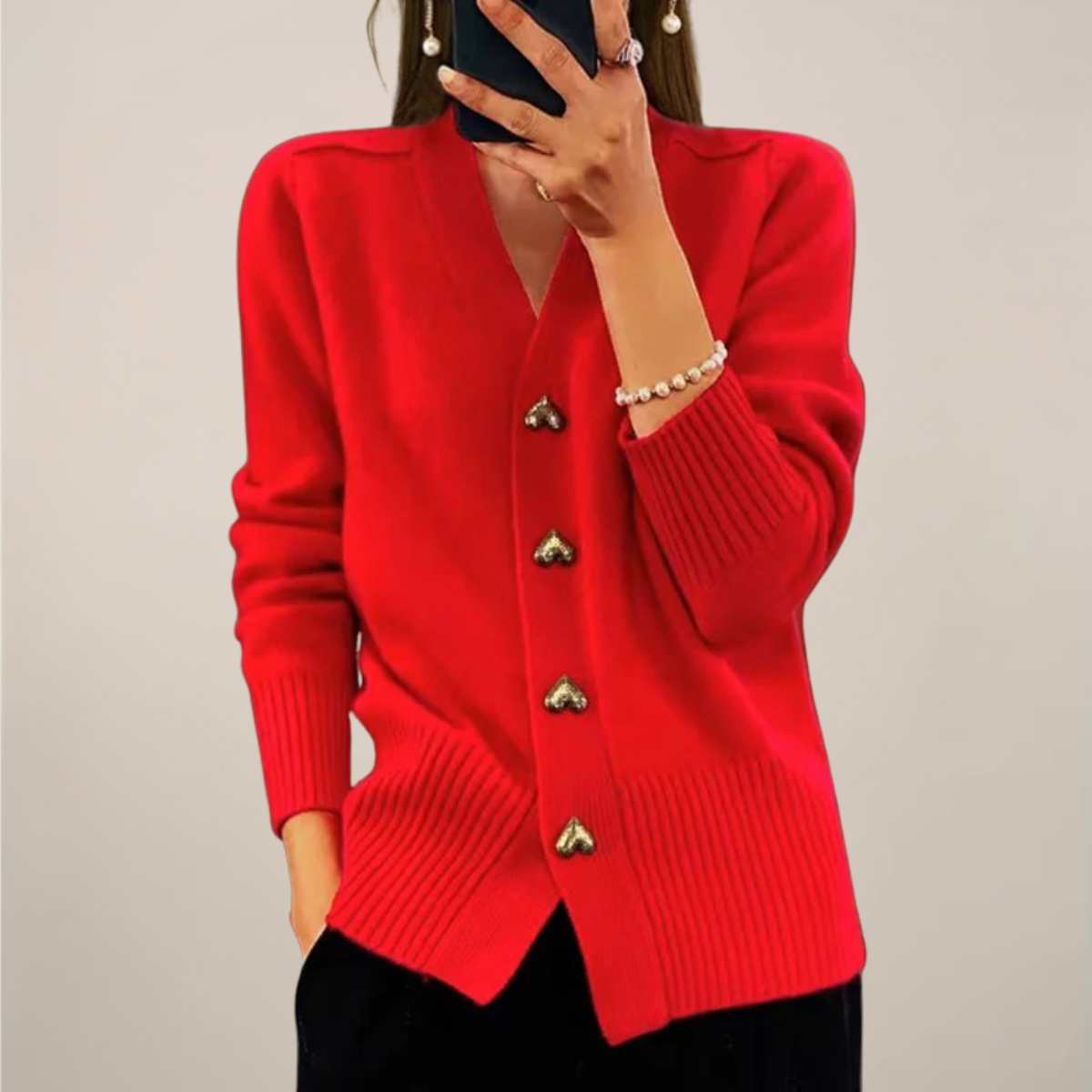 Chic kvinnors kofta med hjärtknappdetaljer