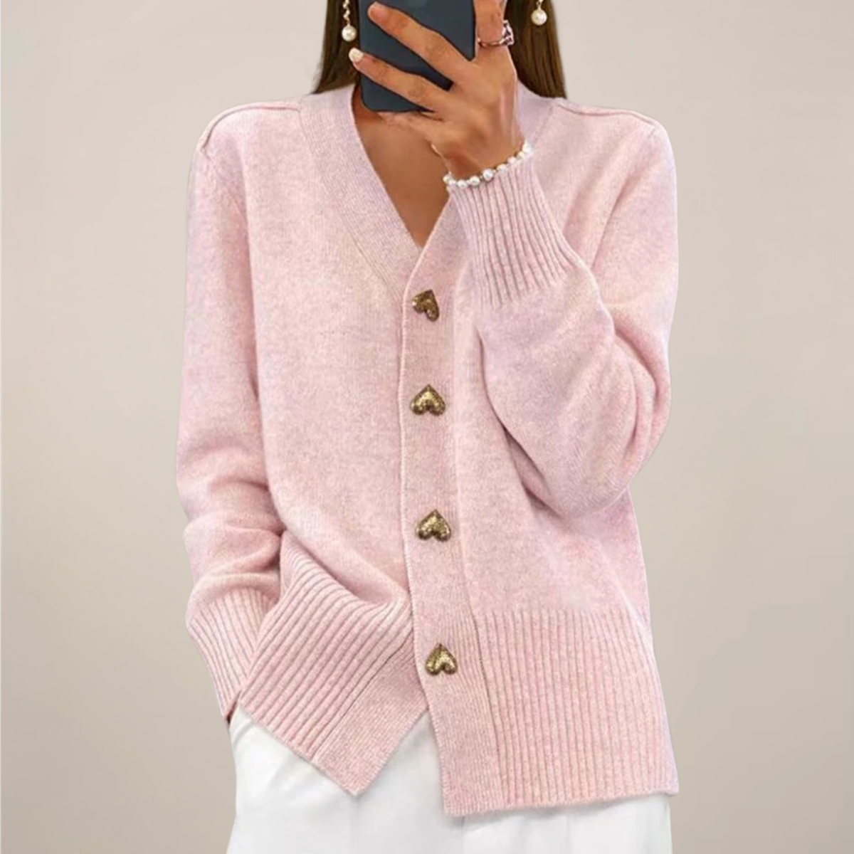 Chic kvinnors kofta med hjärtknappdetaljer