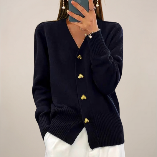 Chic kvinnors kofta med hjärtknappdetaljer