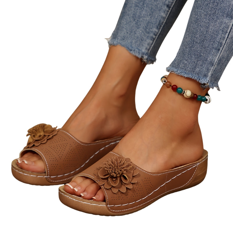 Blommig Accent Kvinnors Låga Kil Sandaler för Sommar Evenemang