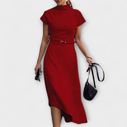 Amelia - Chic Asymmetrisk Urban Klänning för Alla Tillfällen